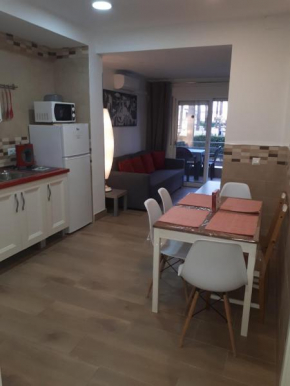 Отель CABOMOLINOS, APARTAMENTO108  Торремолинос